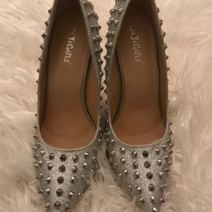 Sexy Silver Glitter Studded Pump